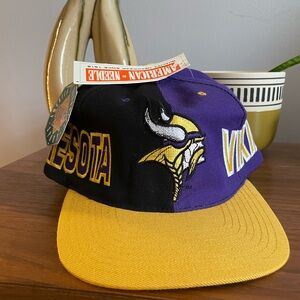 NEW OLD STOCK Vintage 90's Minnesota Vikings Split Snapback Hat AMERICAN NEEDLE
